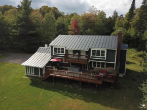 Bigelow Chalet at Killington: 8BR/4.5 BA Pet Friendly Home w/ Hot Tub, Fireplace, Walk to Shuttle